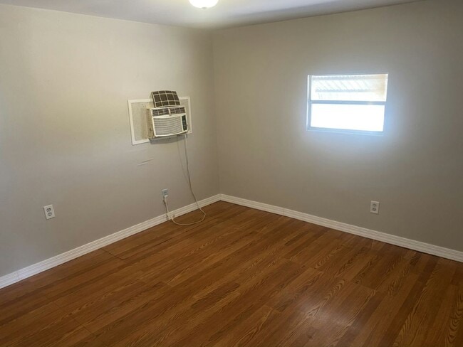 Building Photo - 19 Circle Dr