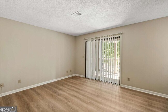 Building Photo - 611 Barrington Hills Dr