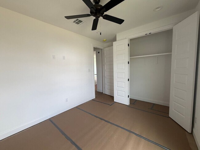 Building Photo - 203 Benson Grove