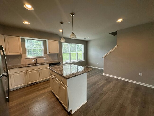 Building Photo - 115 High Pointe Dr