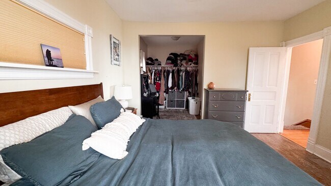 Building Photo - 1712 W 3rd St