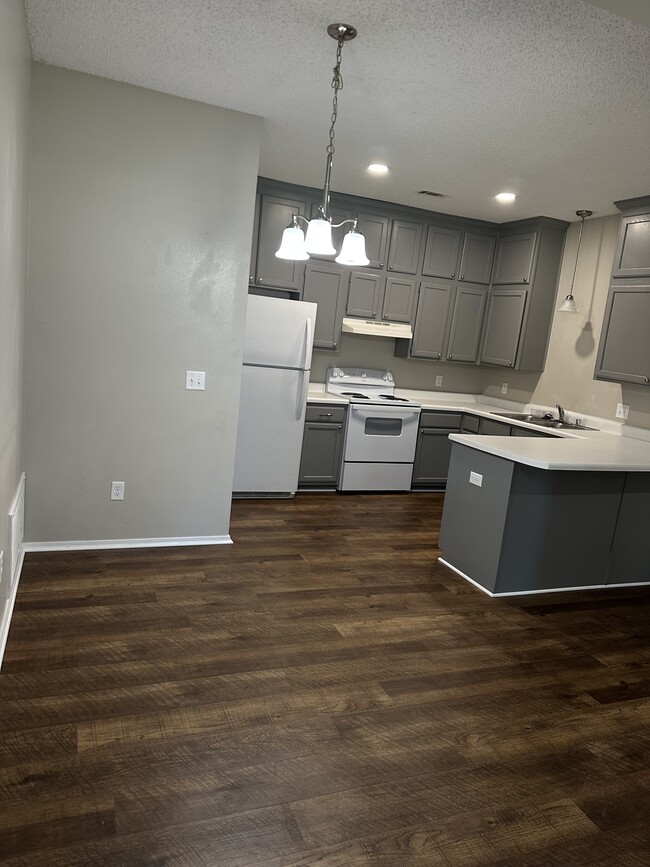 Primary Photo - 1340 Fredonia St