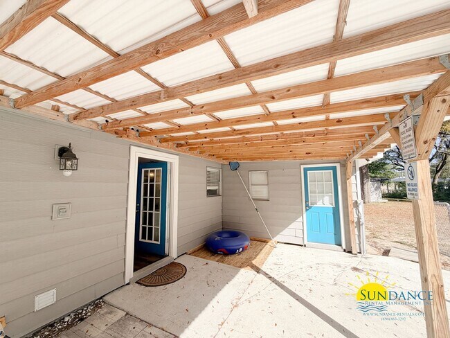 Building Photo - Upgraded 4BR Home with In-Ground Pool in Fort Walton Beach!