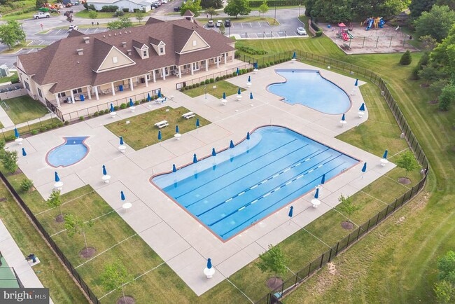Building Photo - 120 Medinah Dr