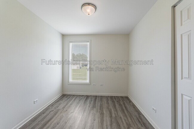 Building Photo - 107 Stevens Ave