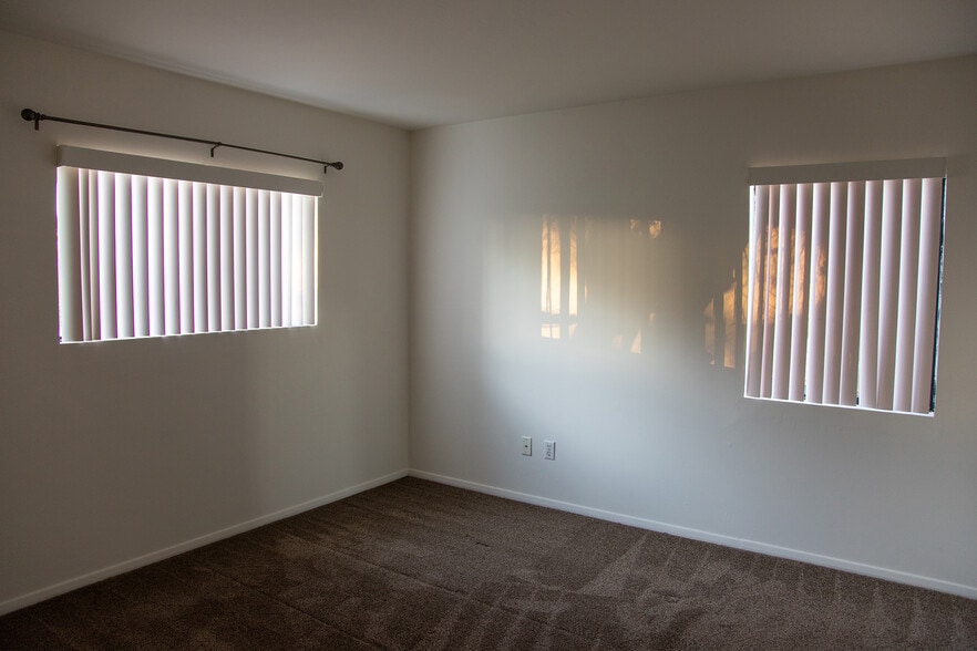 Building Photo - 3292 Karok Ave