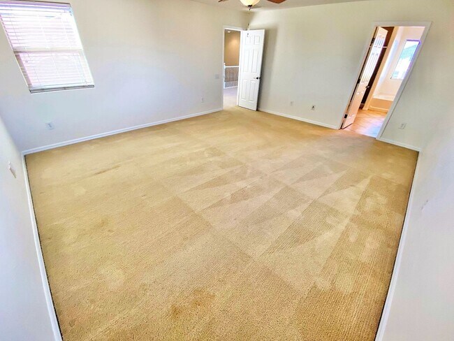 Building Photo - BEAUTIFUL 3 BEDROOM HOME WITH LOFT LOCATED...