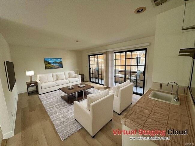 Building Photo - 526 S Catalina Ave