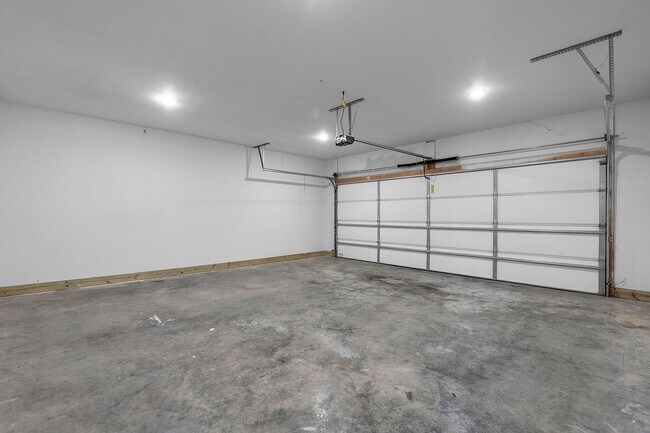 Building Photo - 424/426 E. Deerwood Dr