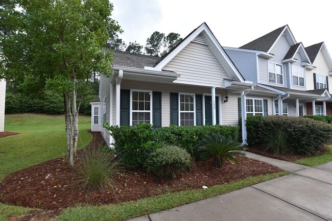 Primary Photo - Fantastic 2 bedroom 2 bath end unit townhome