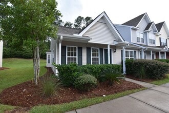 Building Photo - Fantastic 2 bedroom 2 bath end unit townhome