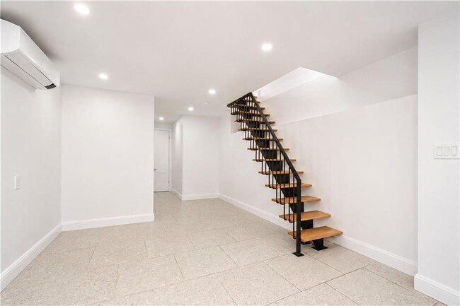 Building Photo - 2171 Hendrickson St