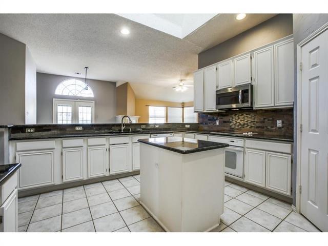 Building Photo - 8017 Fleetwood Dr