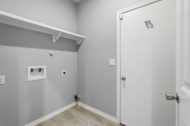 Building Photo - 16680 E Ivanhoe St