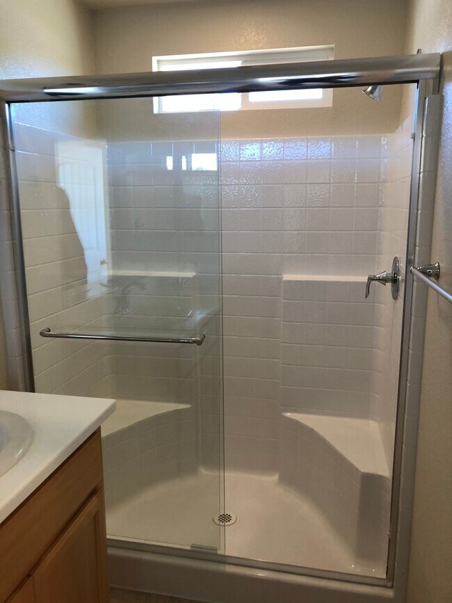 Building Photo - Modesto 3 Bedroom 2.5 Bath Newer Construction