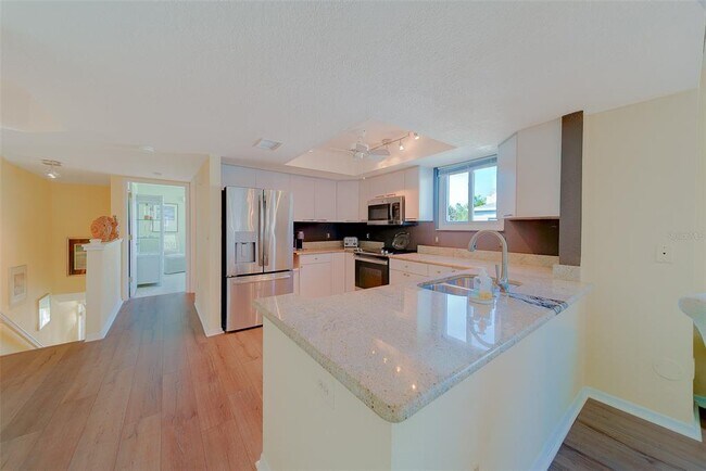 Building Photo - 911 Harbour House Dr