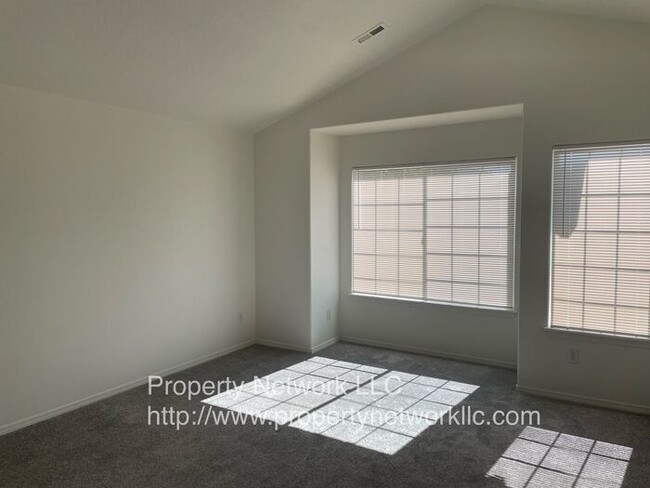 Building Photo - Gresham Townhouse for Rent