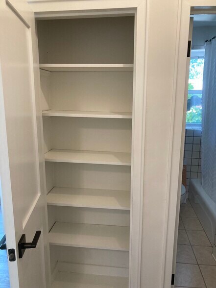 Building Photo - 100 Woodside Grn