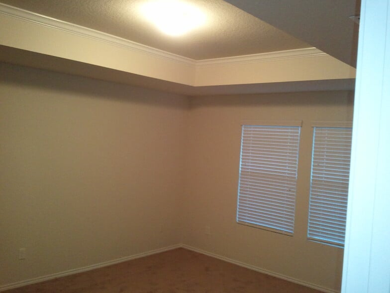 Master bedroom with recessed ceiling - 10910 Burning Lamp