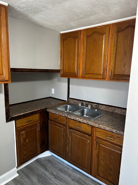 Building Photo - 212 N Fifth St.