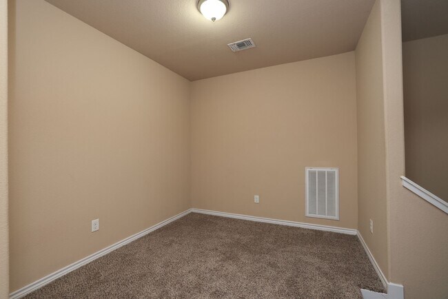 Building Photo - 3110 Claremont Dr