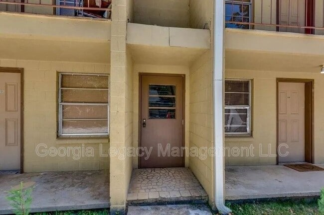 Building Photo - 65 Hughes St