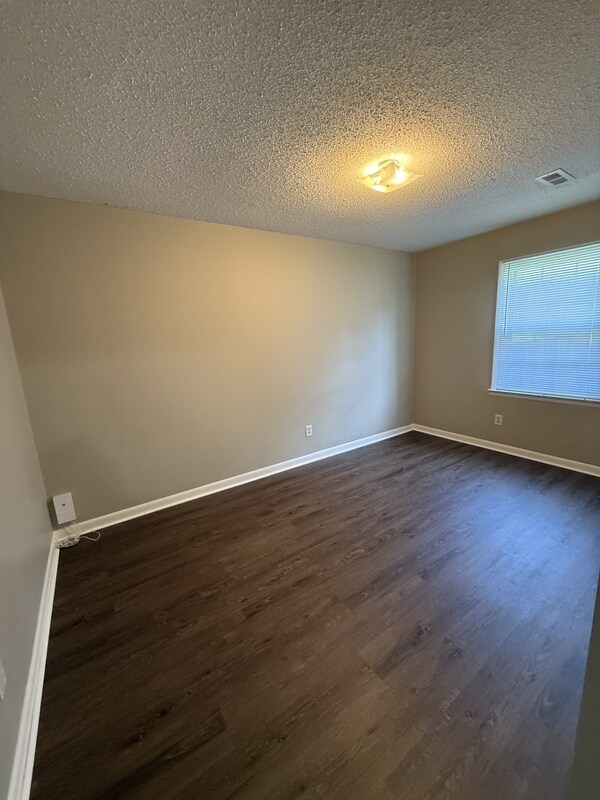 Building Photo - 2217 Villaret Dr SW