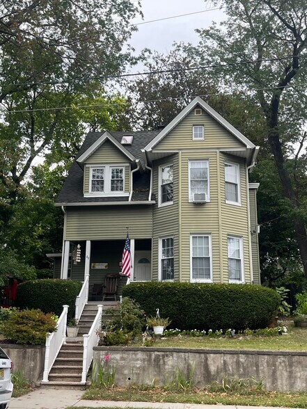 Two Floor Unit! - 49 E Passaic Ave