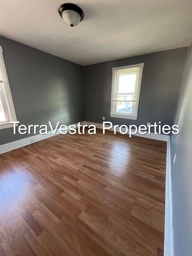 Building Photo - 3 Bed Single Family in Paulsboro! Eligible...