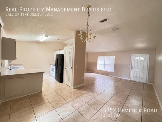 Building Photo - 6352 Hemlock Rd