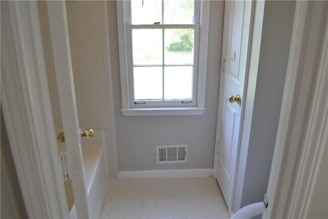 Building Photo - 1591 Willow Bend Way