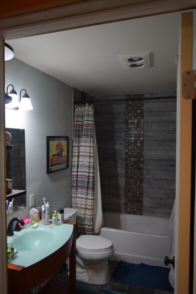 Bathroom - 3921 E 15th Ave