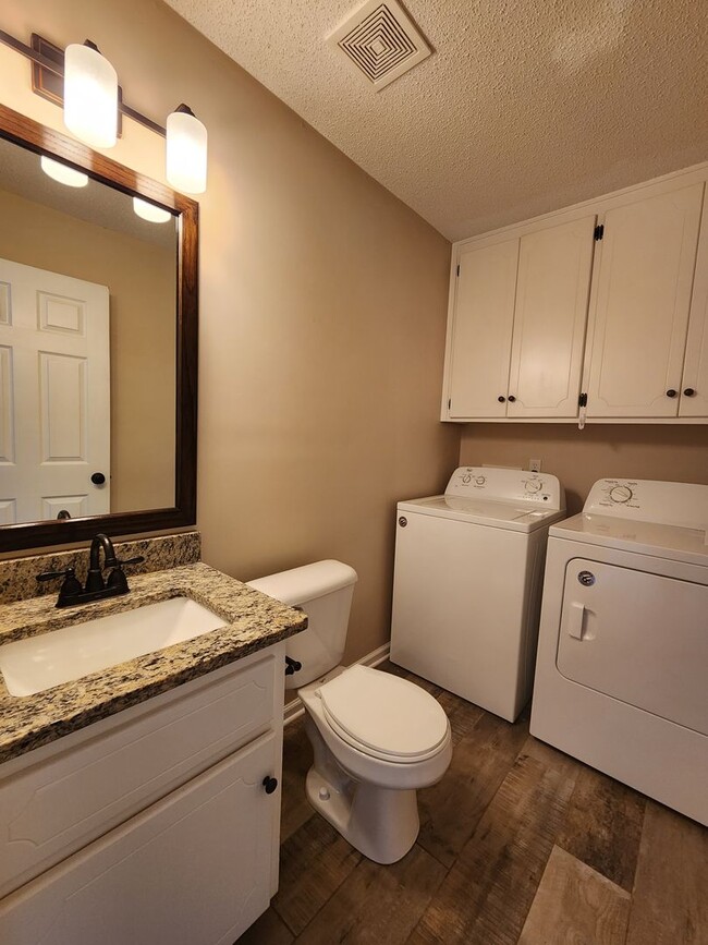 Building Photo - Dunwoody Subdivision