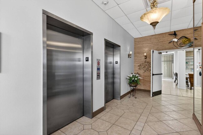 Building Photo - 5061 N Hwy A1A
