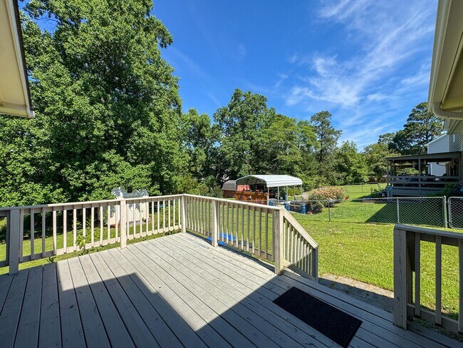 Building Photo - Charming 3 Bed 2.5 Bath Fayetteville Home