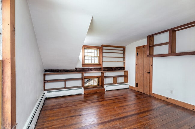 Building Photo - 8 Southbury Rd