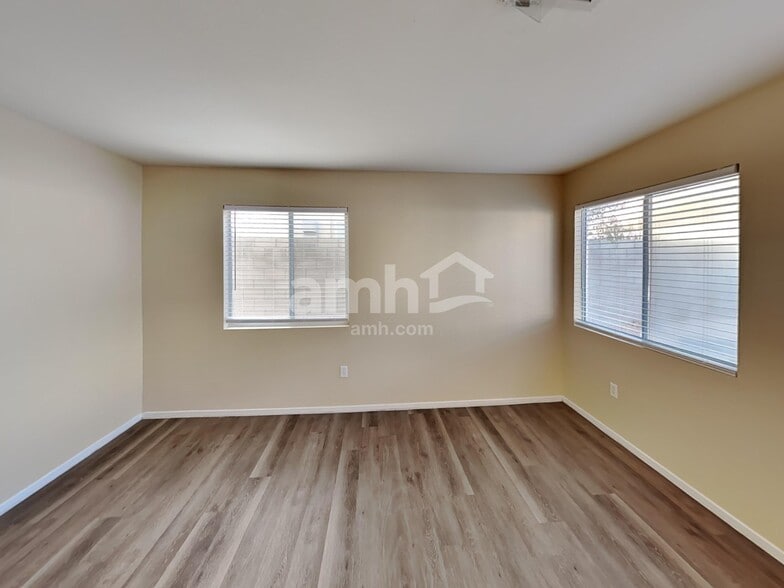 Building Photo - 9924 Ranch Hand Ave