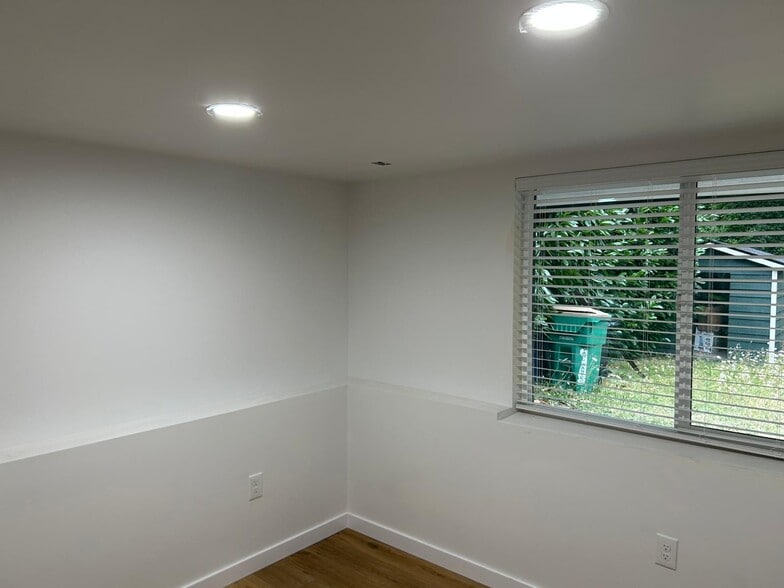 Building Photo - 4646 S Willow St