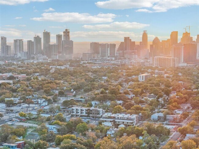 Building Photo - Incredible Unique Downtown Estate