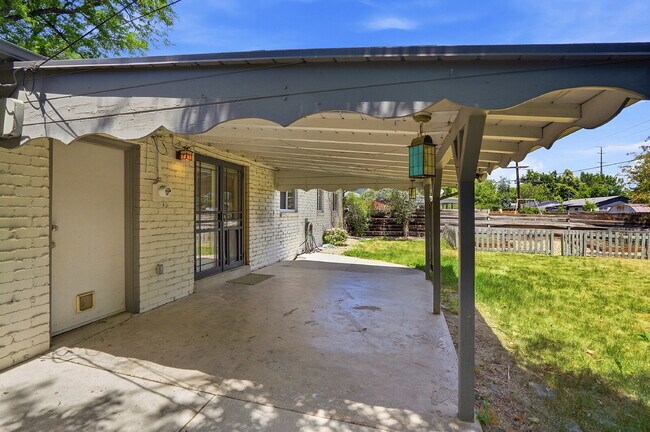 Building Photo - $2,740.95, 4 Beds - 3 Bath, Single Family Home in Denver with Washer and Dryer!