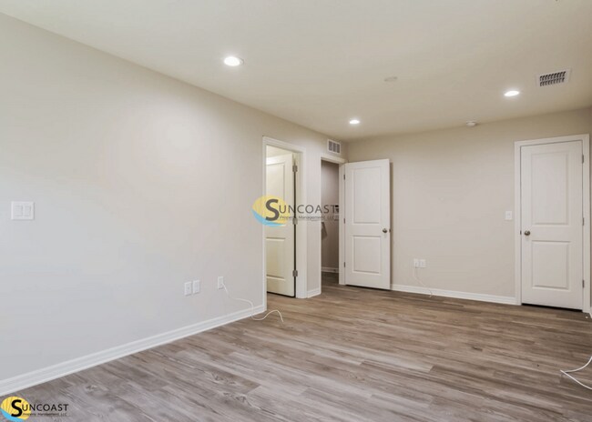 Building Photo - 3821 SW 43rd Ct
