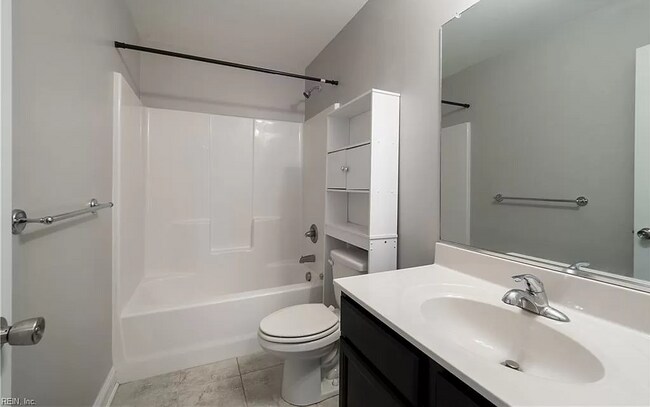 Upstairs Bath 1 - 854 43rd St