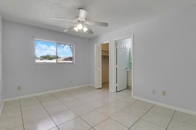 Building Photo - 2145 5th St