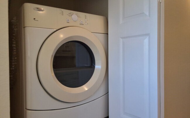 Building Photo - FOR RENT!!!  Beautiful Pool View Wood Floors Condo @ Park North Downtown Orlando!