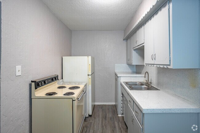 1BR, 1BA - 550SF - Lacarolyn Apartments