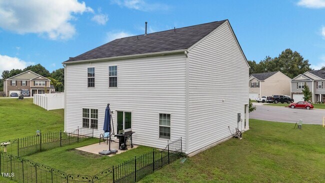 Building Photo - 132 Rockfall Wy