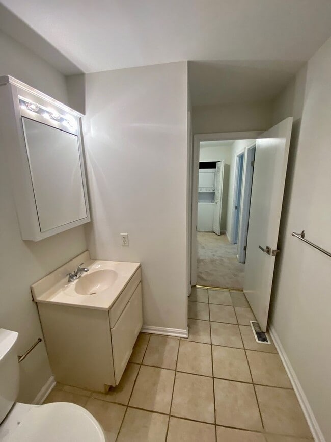 Building Photo - Broadneck Schools! 2 Bedroom Townhouse Sty...