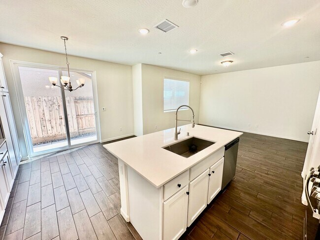 Building Photo - 6319 E Riesling Dr