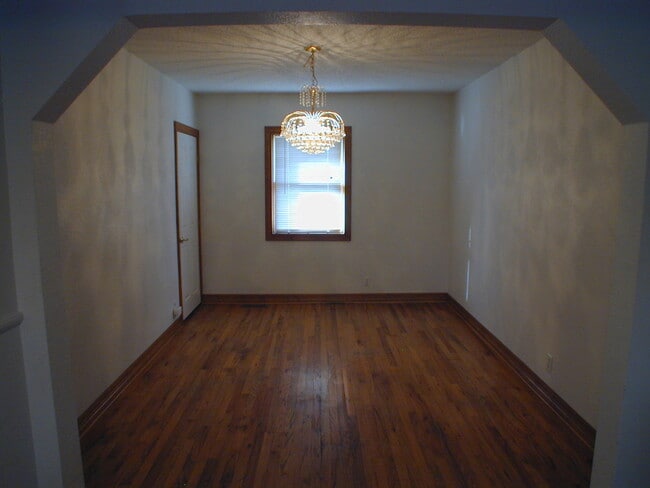 Building Photo - House For Lease