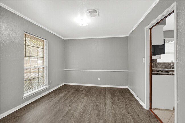 Building Photo - 225 St Cloud Dr